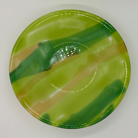 handmade fused glass bowl - 9x9x1.5" - Picture 4 of 4